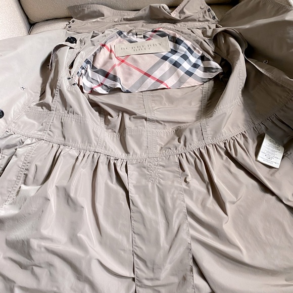Burberry Beige Trench Coat - Picture 2 of 6